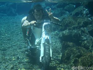 Foto Underwater Naik Motor di Purbalingga