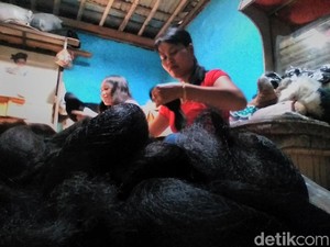 Menelusuri Asal Usul Industri Rambut Palsu di Purbalingga