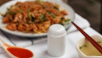 Lain lagi sama herlin.lay yang mencicip nasi tim buatan Eat Richie. Berupa nasi tim ayam dengan irisan jamur hioko yang bikin kenyang! Foto: Instagram herlin.lay