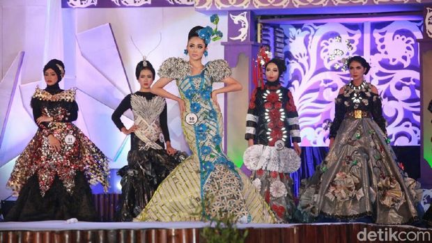 Fesyen ini diikuti peserta tingkat TK hingga dewasa
