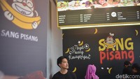 Targetnya tahun ini ia ingin membuka 300 cabang di seluruh Indonesia. Ia juga berharap bisa melebarkan sayap usahanya hingga ke luar negeri. Foto: Hilda Melisa Rinanda