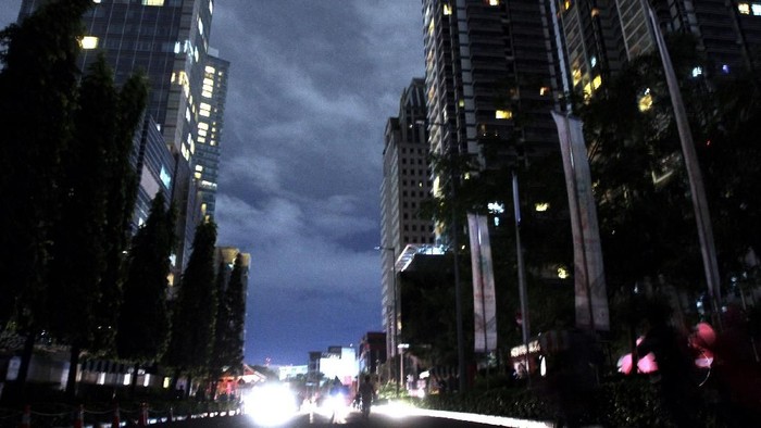 Peringatan Earth Hour telah digelar pada Sabtu (24/3/2018) malam. Artha Graha Peduli (AGP) mendukung kampanye tersebut dengan melakukan pemadaman listrik selama satu jam.
