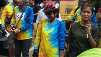 Rini Soemarno sempat menyapa peserta sepeda santai.