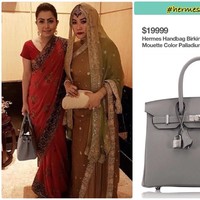 Bergaya dengan busana khas India, baju sari berwarna merah, Mayangsari melengkapi penampilannya dengan membawa tas Hermes Birkin 30 cm seharga US$ 19.999 atau sekitar Rp 276 juta. Foto: Dok. Instagram HermesSelebriti