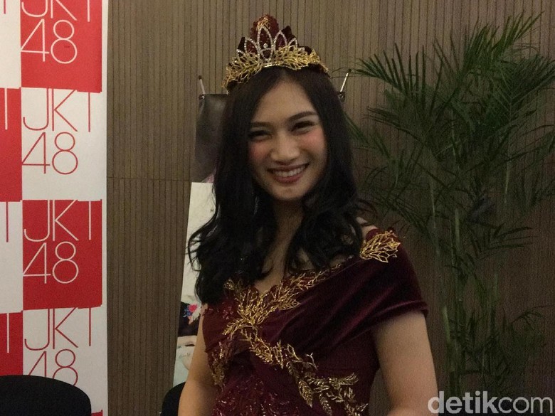 Dipanggil Bu Haji, Melody eks JKT48 Mulai Pakai Hijab Dipanggil Bu Haji, Melody eks JKT48 Mulai Pakai Hijab