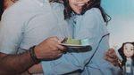 Cute! Lihat Pose Naura Saat Melahap Es Krim di Disney Land