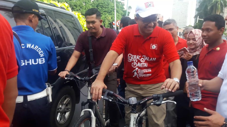 Usai Jalan Santai dengan JK, Anies Bersepeda ke Rumah Dinas Usai Jalan Santai dengan JK, Anies Bersepeda ke Rumah Dinas