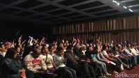Ada keharuan dalam melepas Melody. Dari wawancara beberapa Wota alias fans JKT48, mereka sebenarnya masih tak rela melepas Melody. Foto: Melody JKT48 / Monica Arum