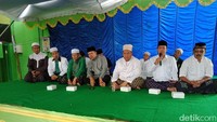 Ada mukjizat, Abah Anton bisa terbebas dari jerat hukum, Allohumma amin, kata Abdul Wahid Gozali saat memimpin doa, Minggu (25/3/2018). Abah Anton diketahui kembali maju di Pilwalkot Malang 2018. Foto: M Aminudin/detikcom
