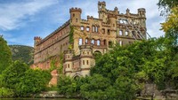 Bannerman Castle di New York. Sempat menjadi gudang senjata, kastil akhirnya berakhir mangkrak terutama sejak meledak pada 1920. Bannerman Castle Trust/Facebook.
