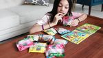 Cute! Lihat Pose Naura Saat Melahap Es Krim di Disney Land