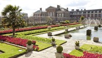 Kensington Palace Gardens. Masih di London, berdiri rumah senilai US$ 140 juta. Letak persisnya di Billionaires Row. Dimiliki oleh Roman Abramovich, miliarder Rusia sekaligus pemilik perusahaan investasi swasta Millhouse LLC. Dia dikenal pula sebagai pemilik Klub Sepakbola Chelsea Liga Premier Inggris. The Royals Park/Istimewa.
