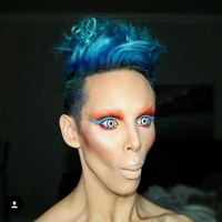 Vinny Ohh terobsesi jadi alien. Ia telah melakukan 110 tindakan estetika demi mewujudkan keinginannya itu. (Foto: Instagram)