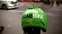 Seorang penyandang tunarungu, Annisa Rahmania, curhat atas ucapan kasar driver GrabBike terhadap dirinya. Driver itu menulis kata-kata kasar yang tak pantas. Mati saja lu orang susah, jawab driver tersebut saat di-chat Annisa untuk mendekatinya karena dia tidak bisa mendengar teriakan nama. Sebagai tindakan tegas, Grab juga telah membekukan akun driver yang telah berbuat tak pantas tersebut.  (Foto: Dok. REUTERS/Beawiharta)