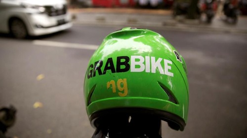 A Grab bike helmet is seen near Sudirman train station in Jakarta, Indonesia, March 26, 2018. REUTERS/Beawiharta