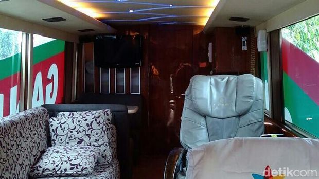 <I>Omah Mlayu</I>, Bus Rumah Istirahat Ganjar di Jalan Selama Kampanye