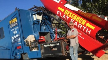 Mike sebenarnya sudah mencoba untuk terbang sebanyak dua kali, namun semuanya gagal lantaran alasan perizinan dan kerusakan roket miliknya. (Foto: madmikehughes)