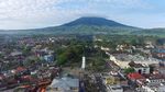 Foto Drone: Jam Gadang di Balik Gunung