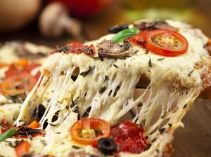 Ini 5 Jenis Keju yang Cocok Dijodohkan dengan Pizza