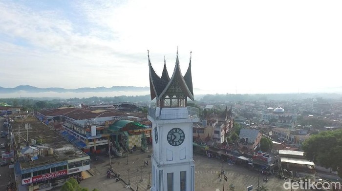 Foto Drone Jam Gadang