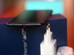 Unboxing Dua Jagoan Honor yang Bikin Pecinta Xiaomi Tergoda