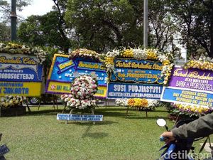 Foto: Karangan Bunga dari Susi hingga Prabowo untuk Probosutedjo