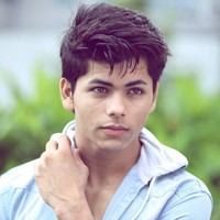 Bagaimana menurutmu penampilan Siddharth ini? Mirip Aliando Syarief? Foto: Instagram