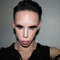 Demi tampilannya yang eksentrik tersebut, Vinny telah menghabiskan biaya US$ 50 ribu atau sekitar Rp 685 juta. Ia mengaku belum merasa puas dengan penampilannya ini. (Foto: Instagram)