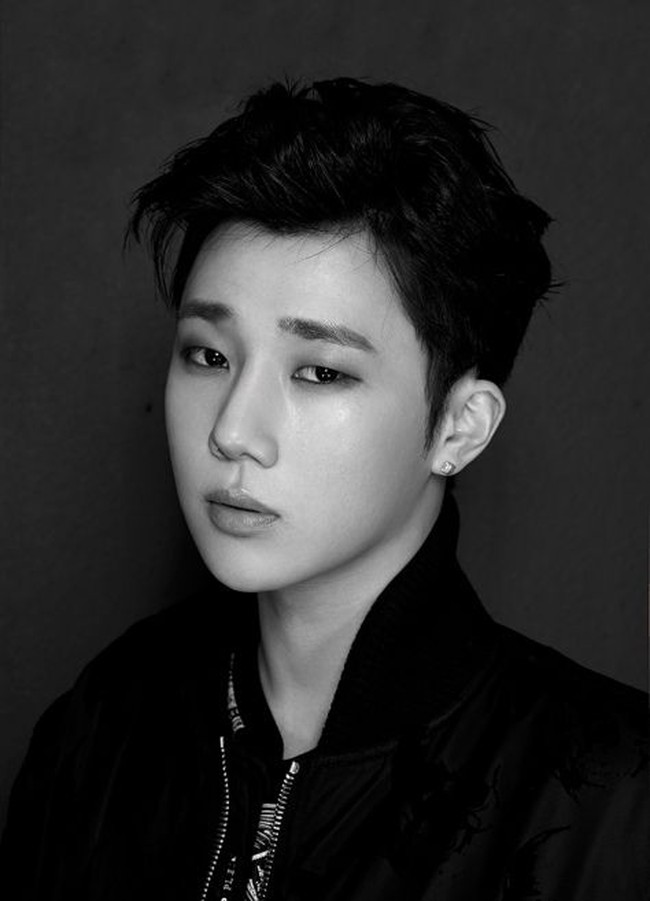 Leader Infinite, Sunggyu, pernah naksir dengan teman sesama band-nya di sekolah dulu. Rasa cinta tumbuh di hati Sunggyu dan ia memutuskan menyatakannya dengan lagu A Dolls Dream dari Weather Forecast. Sayangnya, sang kibordis menolak cintanya. Foto: istimewa