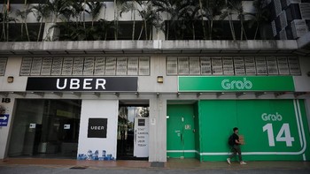 Tampak kantor Uber dan Grab di Singapura yang bersebelahan. Nantinya, pihak Uber akan memiliki 27,5% saham di Grab. Selain itu, Dara Khosrowshahi selaku CEO perusahaan asal Amerika Serikat tersebut akan bergabung dengan dewan direksi Grab. Foto: Reuters