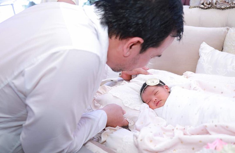 Cantiknya Siti Aafiyah, Bayi Pipi Merahnya Siti Nurhaliza