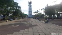 Jam Gadang Bukittinggi memang ikonik dan wajib dikunjungi bagi traveler yang ke sana. Kamu kapan? (Okta Marfianto/detikTravel)