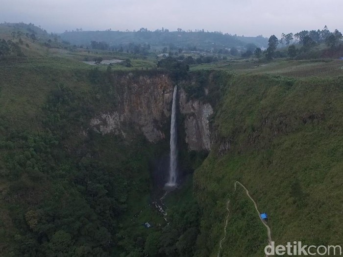 Foto Drone Air Terjun Sipiso Piso