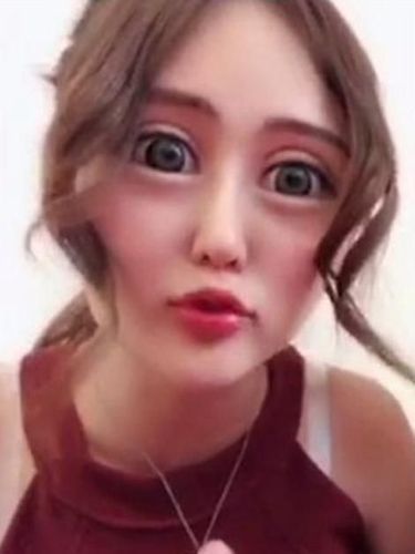 Tadinya Dipuji Cantik, Kini Youtuber Ini Diejek Mirip Alien Oleh Netizen