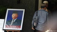 Probosutedjo meninggal dunia di RSCM pagi tadi. Jenazah Probosutedjo akan dimakamkan di Kemusuk, Yogyakarta, sore nanti.