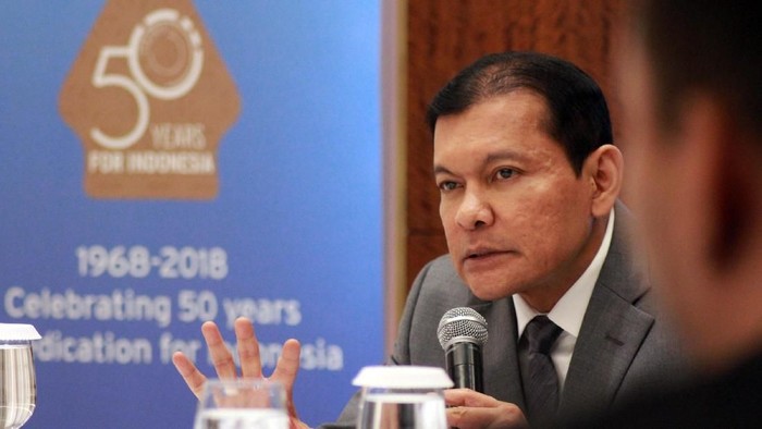 CEO Citi Indonesia Batara Sianturi (tengah), Chief Financial Officer Citi Indonesia Warren Huang, Country Treasurer and Local Markets Treasury Head Citi Indonesia Suryadi Ong berbincang saat pemaparan kinerja Citi Indonesia di Jakarta, Senin (26/3/2018). Citibank Indonesia menutup tahun 2017 mencatat laba bersih sebesar Rp 2,51 triliun, meningkat 10% dari tahun sebelumnya, yang berasal dari pertumbuhan pendapatan bunga bersih sebesar 5,1% menjadi Rp 4,33 triliun.