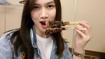 Begini Gaya Makan Si Cantik Melody, Mantan Personel JKT 48