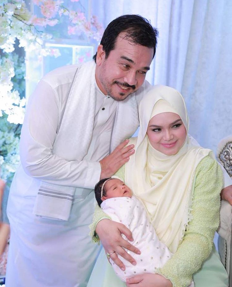 Cantiknya Siti Aafiyah, Bayi Pipi Merahnya Siti Nurhaliza