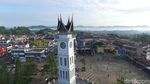 Foto Drone: Jam Gadang di Balik Gunung