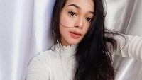 Dara cantik yang tengah duduk di bangku SMA itupun selalu mendukung apa yang dilakukan Limbad. (Dok. Instagram/cecillimbad)