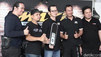 Penyerahan puluhan skuter bongsor TMAX DX dilakukan dalam acara bertajuk #TMAXFirstOwner di Yamaha Flagship Shop Cempaka Putih, Jakarta. Istimewa/Yamaha.