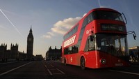 Sampai pada 2017, bus-bus di Inggris telah berevolusi semakin canggih. Mulai dari bahan bakar ramah lingkungan menggunakan gas. Tak hanya itu, bus-bus saat ini juga ramah terhadap penyandang disabilitas. Dan Kitwood/Getty Images.
