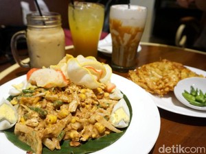 Kedai Kopi Tenong: Bersantai Sambil Cicip Gado-gado dan Es Kopi di Sini