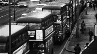 Hingga pada 1997, bus-bus modern muncul. Evening Standard/Getty Images.