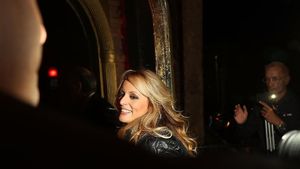 Trump Didakwa, Bintang Porno Stormy Daniels Senang!