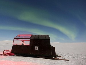 Mau Menginap di Atas Kereta Luncur dan Melihat Aurora?