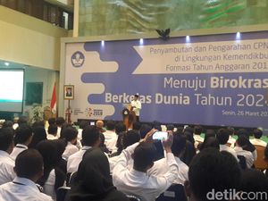 Mendikbud Minta Menteri PAN-RB Buka Lowongan 100 Ribu CPNS Guru