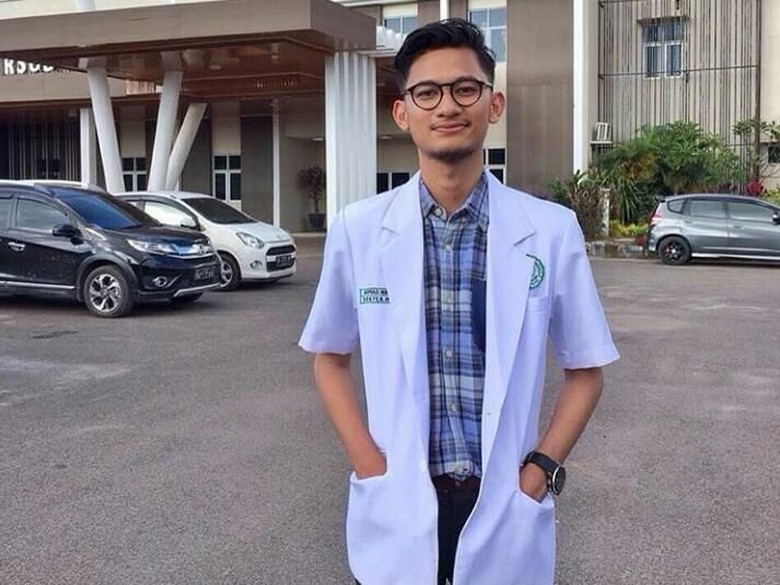 Cara Dokter Ganteng Cody yang Narik Ojek Online Berbagi Waktu Cara Dokter Ganteng Cody yang Narik Ojek Online Berbagi Waktu