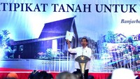 Hal itu disampaikan Jokowi saat membagikan sertifikat untuk rakyat di GOR Rudy Resnawan, Kota Banjarbaru, Kalimantan Selatan, Senin (26/3)