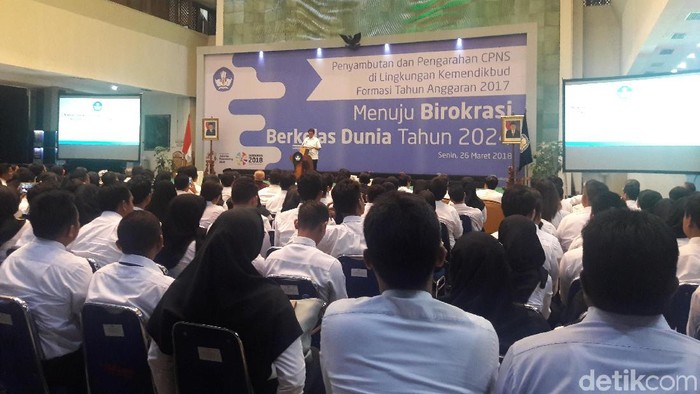 Mendikbud Muhadjir Effendy memberikan pembekalan kepada CPNS di lingkungan Kemendikbud.